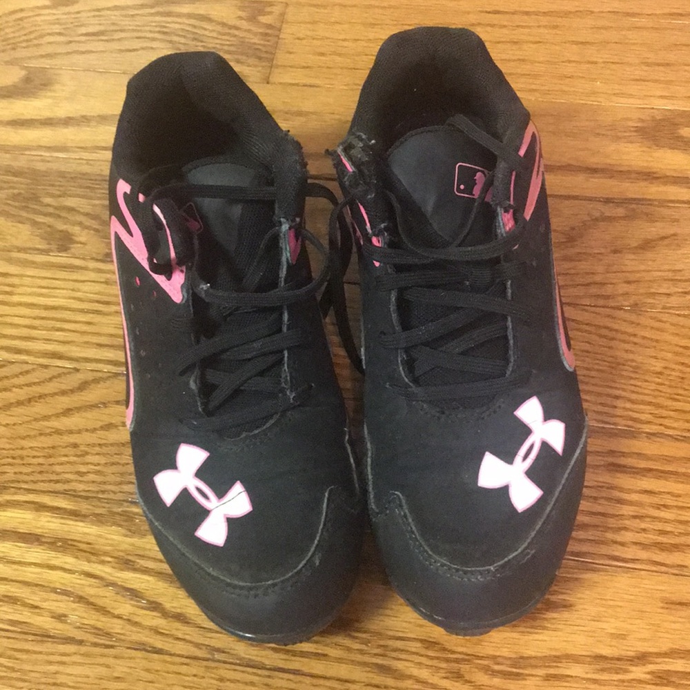 Under armor cleats black & pink size 3Y
